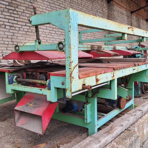 Торцовочный станок трехпильный