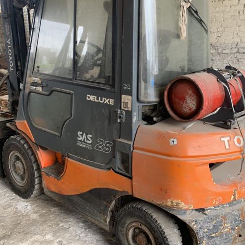 Вилочный погрузчик TOYOTA 7FGF25
