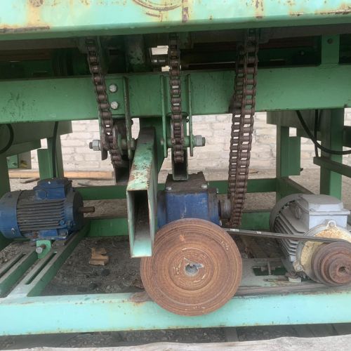 Торцовочный станок трехпильный