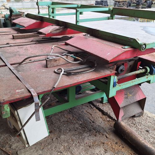 Торцовочный станок трехпильный