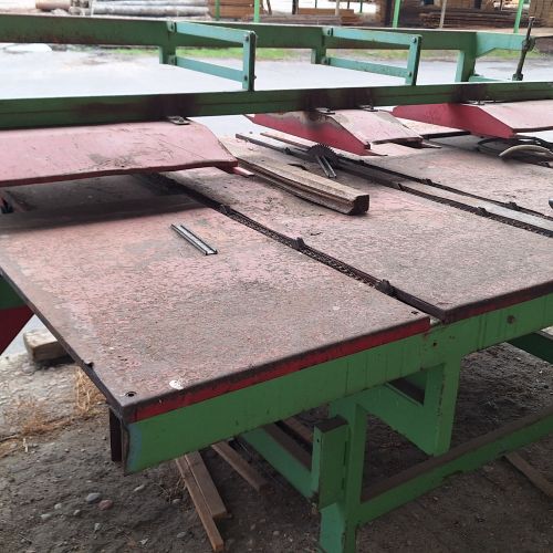 Торцовочный станок трехпильный