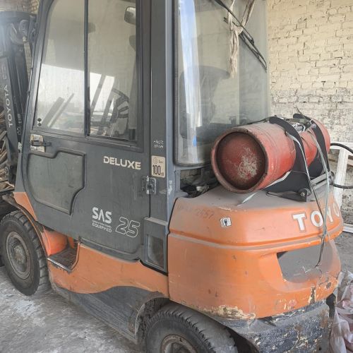 Вилочный погрузчик TOYOTA 7FGF25