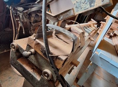 Усорезный станок торцовочный