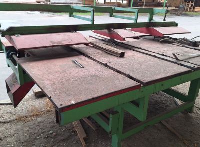 Торцовочный станок трехпильный